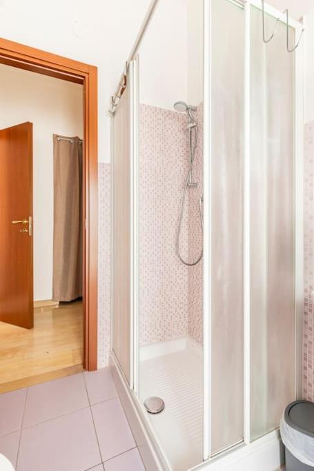 Casa Etruschi - Appartamento Con Posto Auto Livorno Eksteriør billede